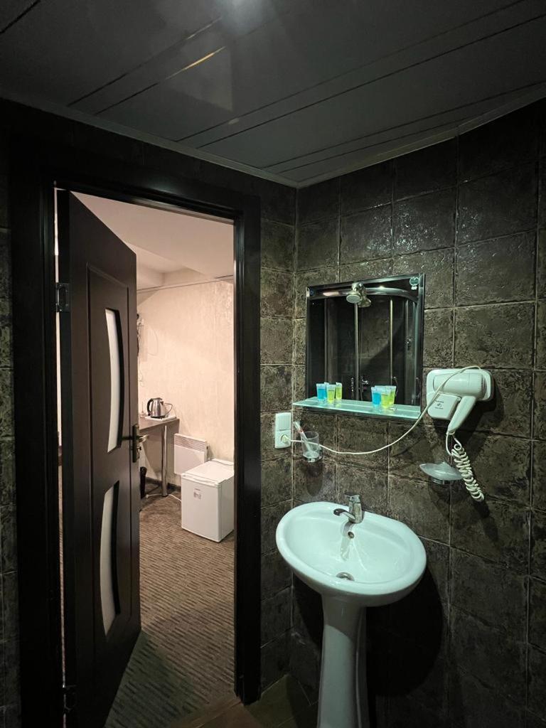 Elno Hotel Tbilisi Bagian luar foto